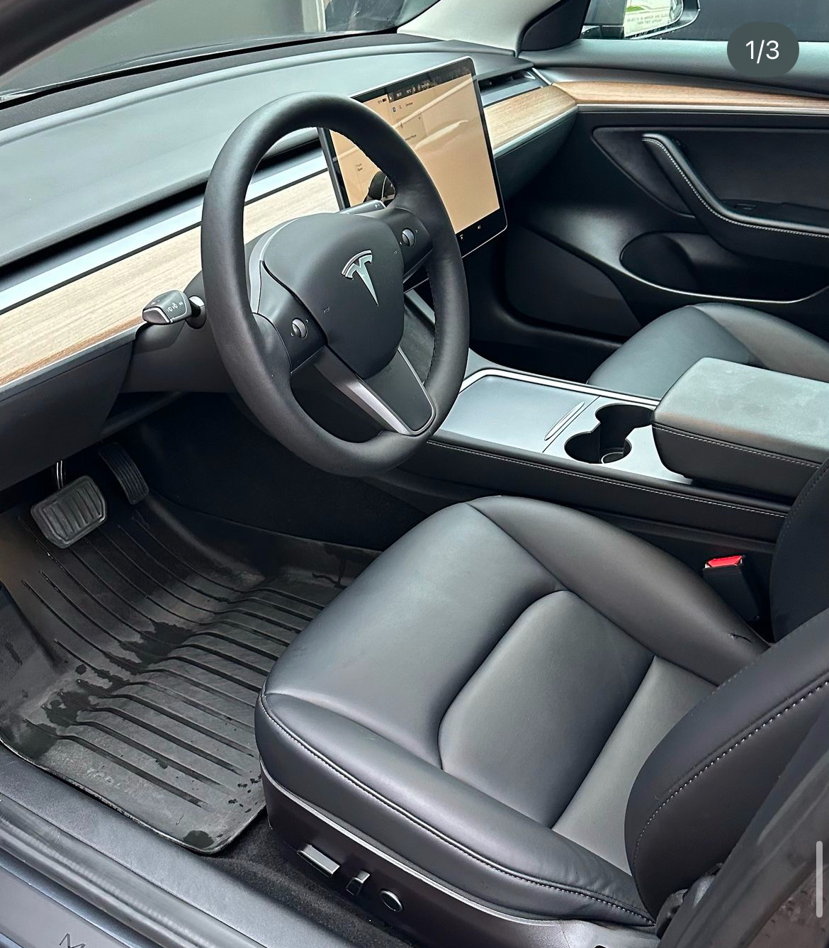 Auto detailing Toronto - Professional dashboard and console cleaning